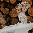 Красивое свадебное платье бохо с кружевными рукавами фото