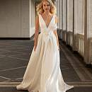 Атласное свадебное платье с бантом фото