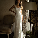 Прямое сверкающее свадебное платье на тонких бретелях фото