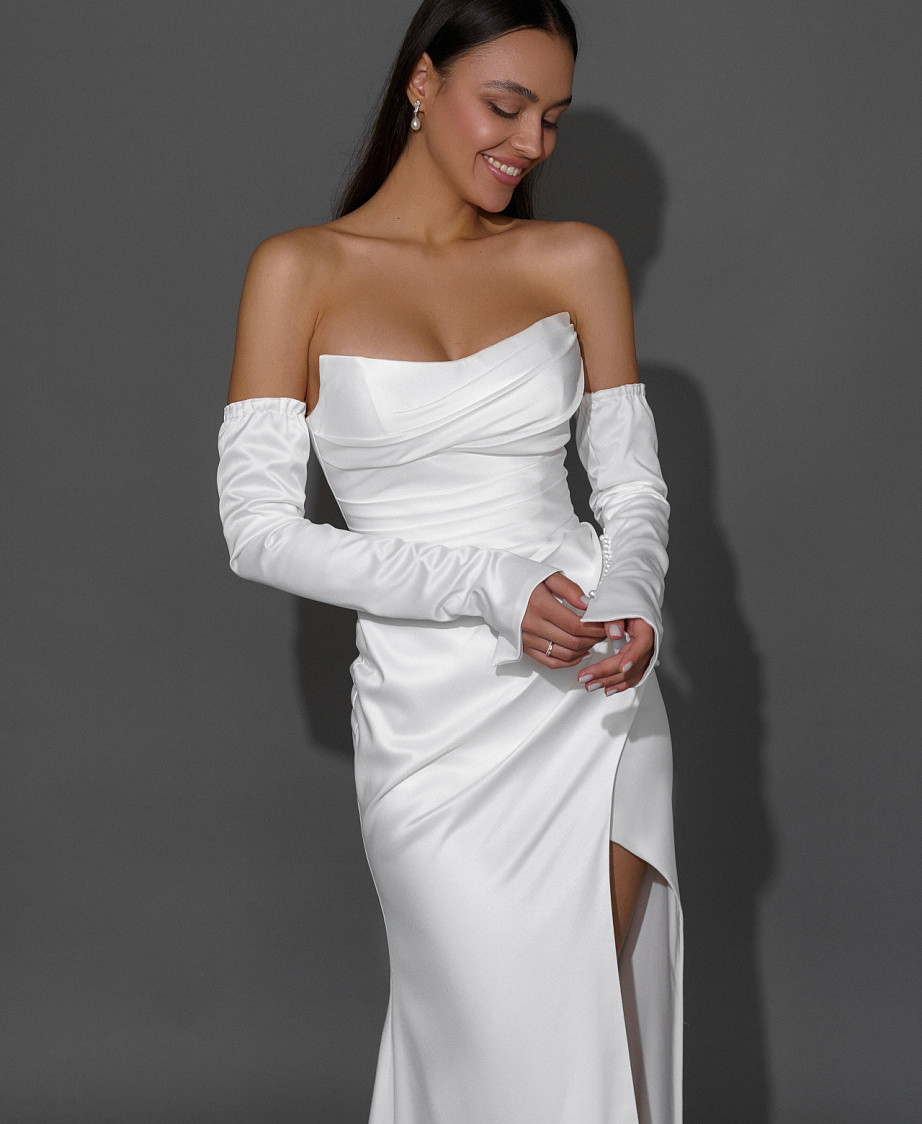 Атласное свадебное платья русалка с разрезом от бедра фото