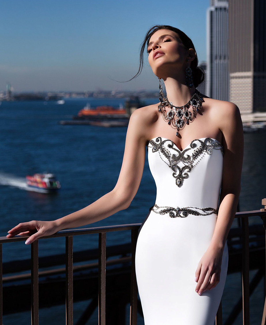 Роскошное колье и серьги с камнями фото