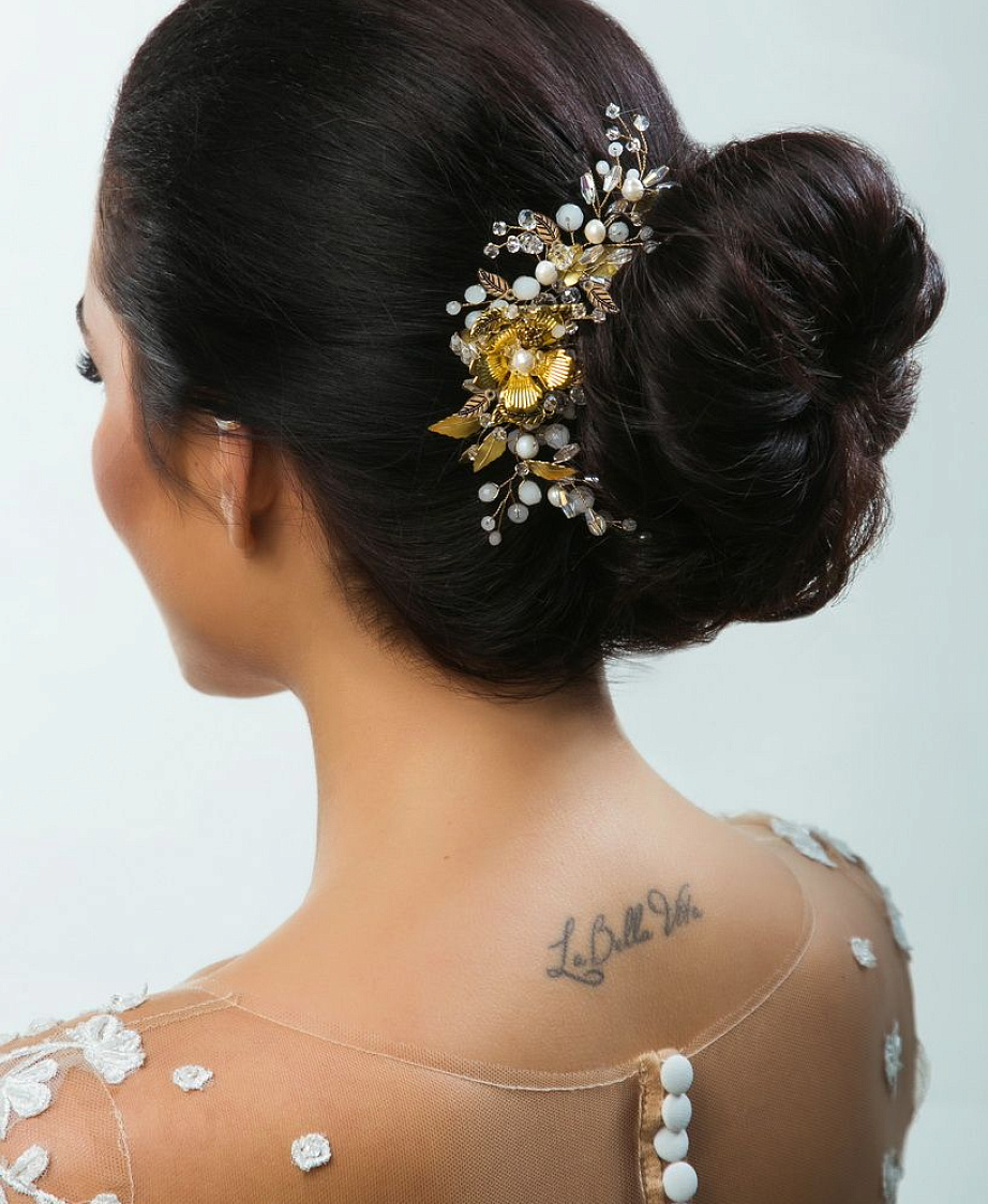 Гребень для волос в золотом цвете фото