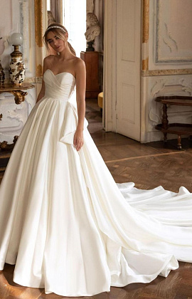 Королевское атласное свадебное платье фото