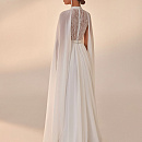 Струящееся свадебное платье с крылышками из шифона фото