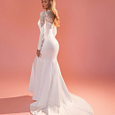 Красивое свадебное платье с роскошной вышивкой из жемчуга фото