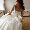 Пышное атласное свадебное платье в стиле принцесса фото