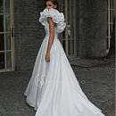 Красивое свадебное платье с буфом на плече фото