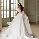 Эффектное свадебное платье с разрезом фото