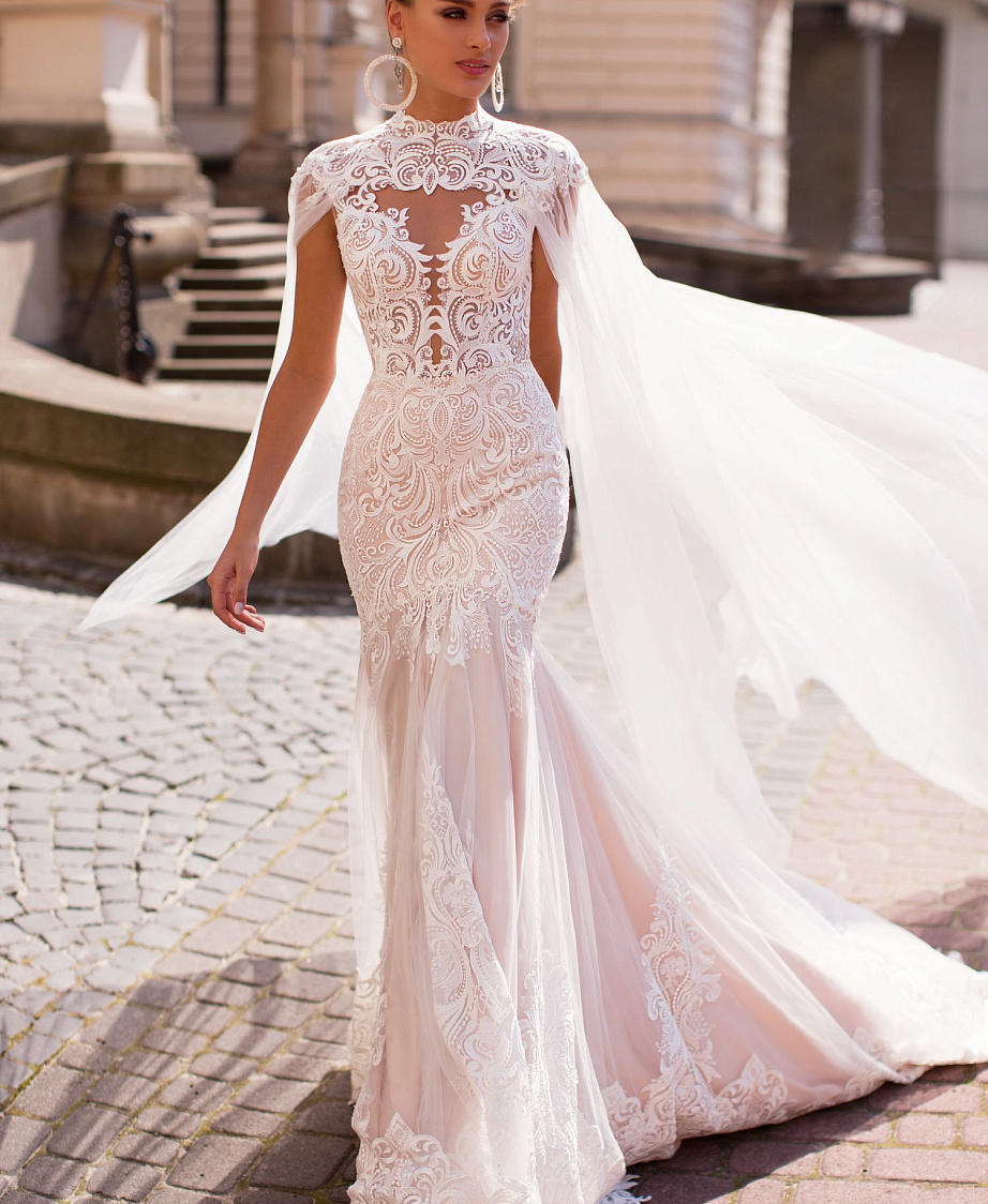 Кружевное свадебное платье русалка с кейпом