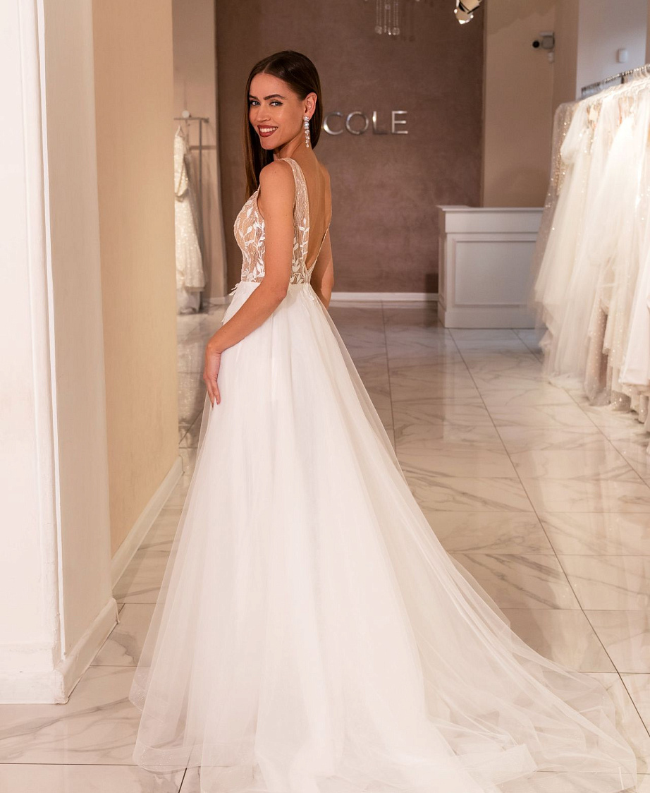 Летнее свадебное платье с v-вырезом фото