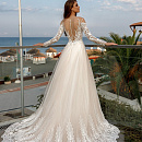 Свадебное платье с красивым шлейфом