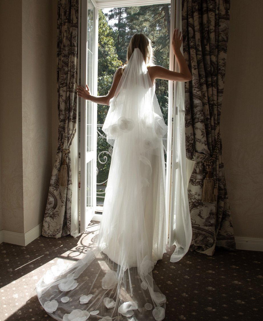 Длинная двухслойная фата с цветами фото