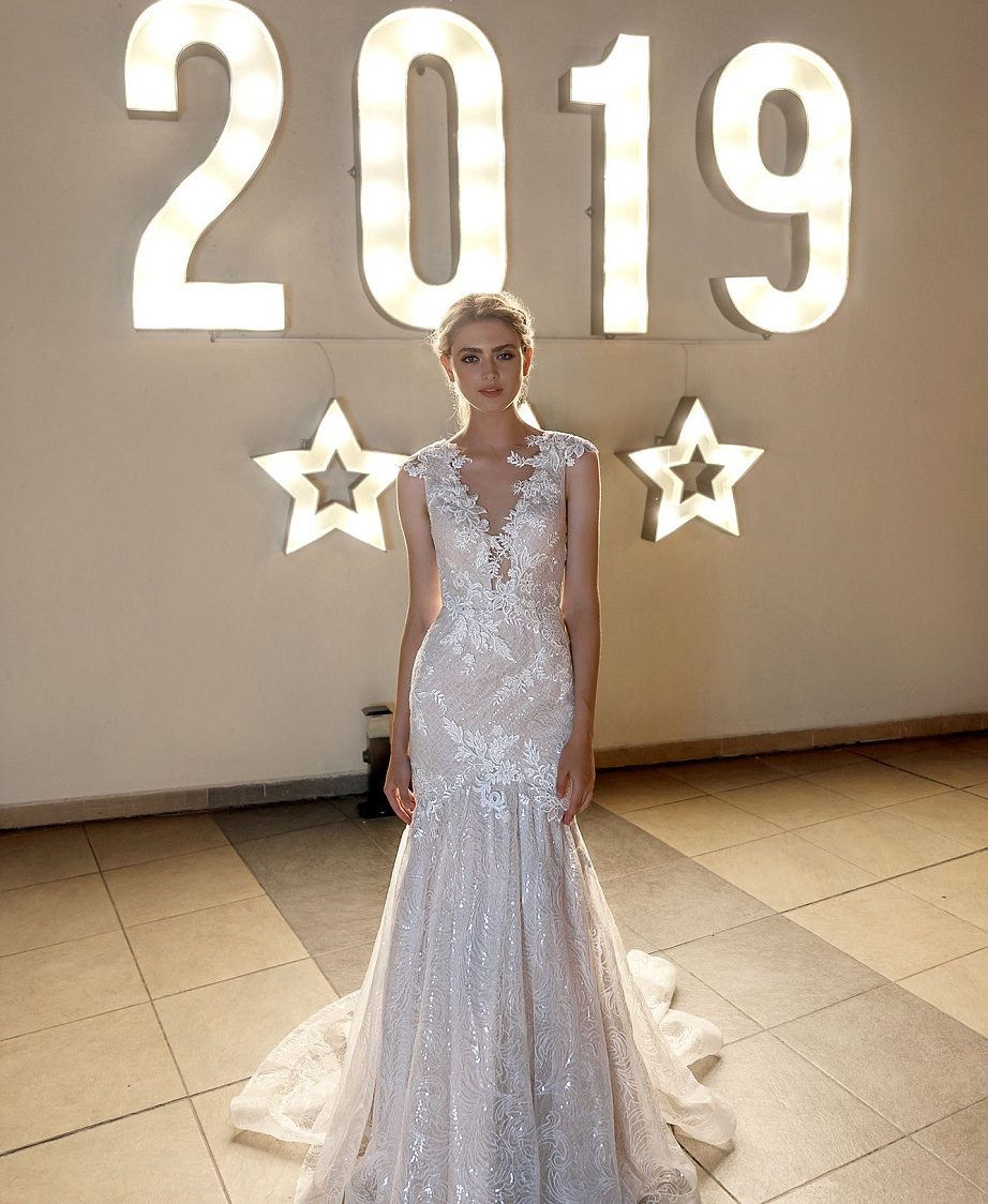 Свадебное платье рыбка с кружевной спиной фото