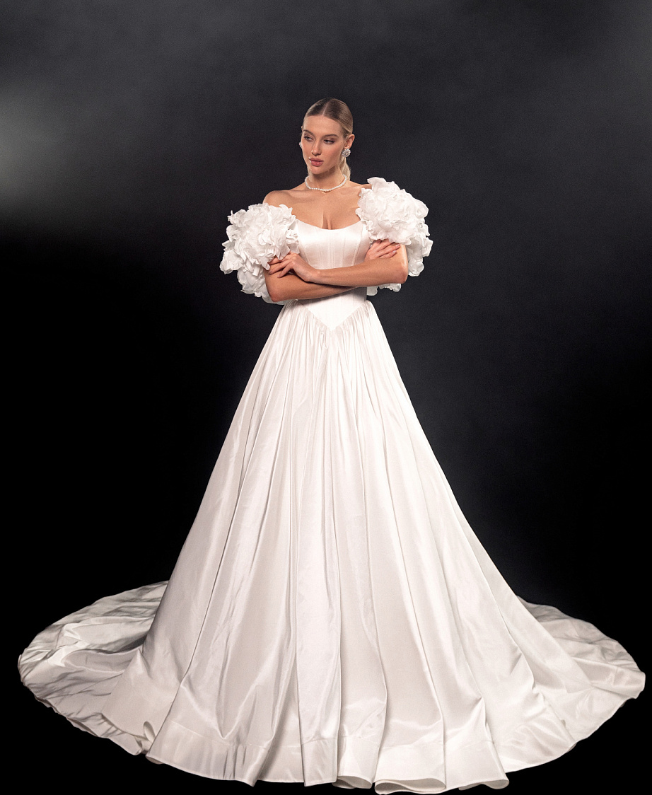 Роскошное свадебное платье силуэта принцесса фото