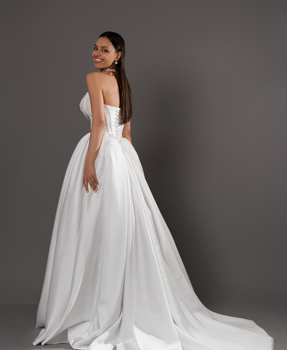 Атласное свадебное платье с корсетом в стиле принцесса фото