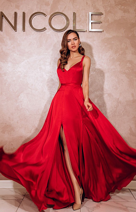 Шёлковое красное платье фото