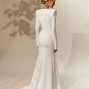 Свадебное платье с декольте и рукавами фото