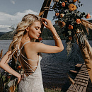 Красивое свадебное платье бохо с кружевными рукавами фото