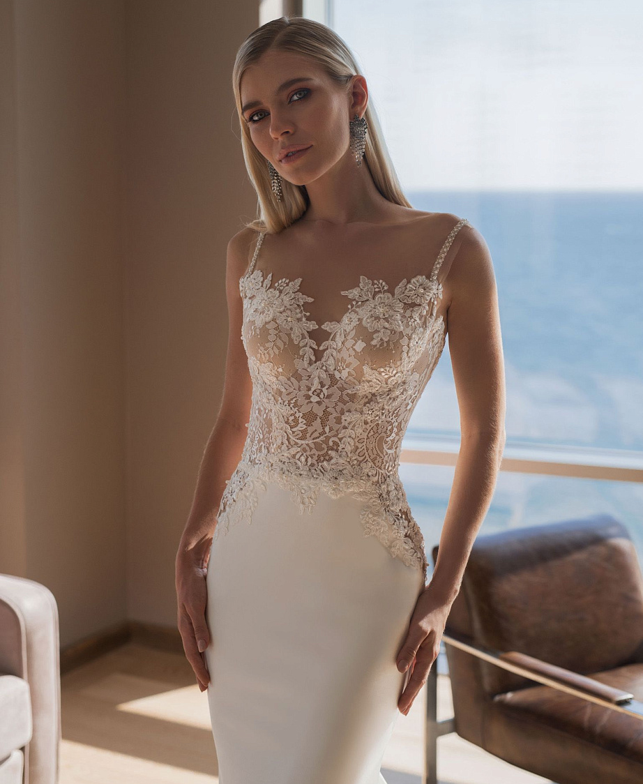 Атласная русалка с кружевным верхом фото