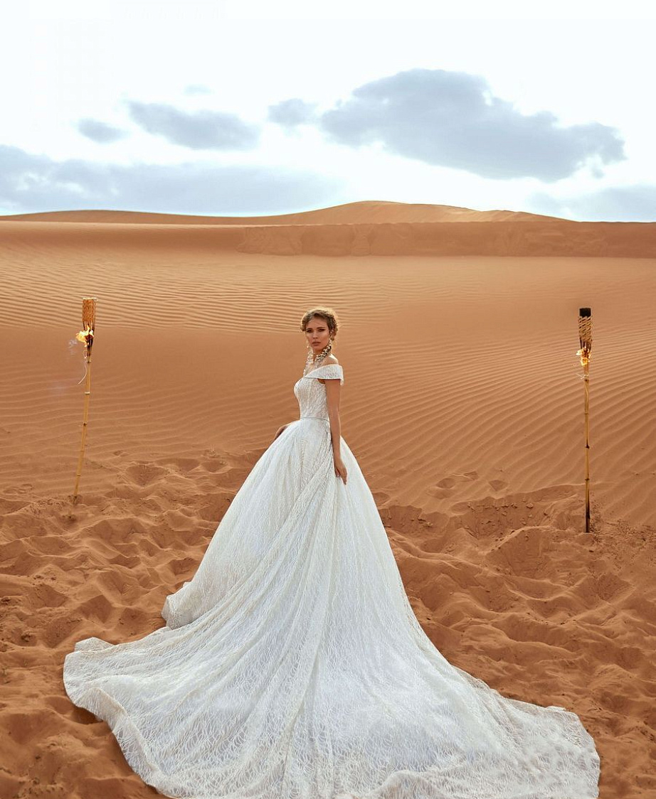 Роскошное сверкающее платье фото