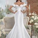 Атласное свадебное платье рыбка с кружевным декором по груди фото