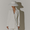 Элегантный свадебный костюм свободного кроя фото