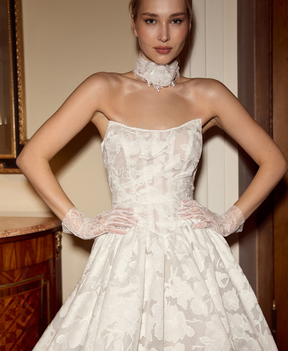 Роскошное свадебное платье из авторского кружева фото