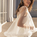 Атласное свадебное платье с кейпом фото