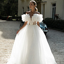 Воздушное свадебное платье с необычным корсетом фото