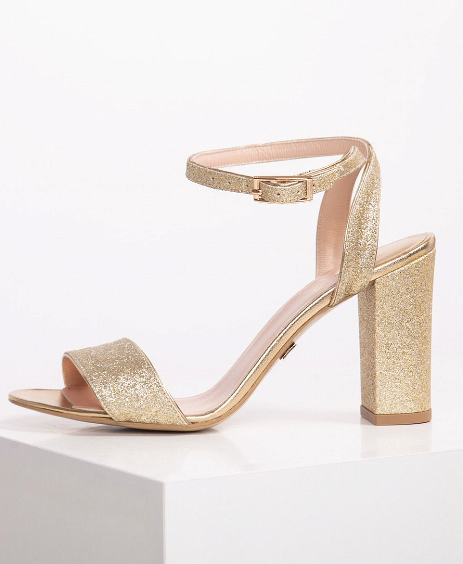 Золотые босоножки фото