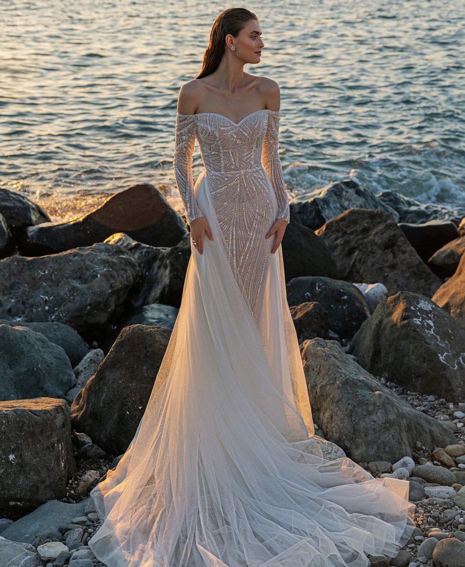 Свадебное платье русалка с рукавами и открытыми плечами фото