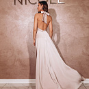 Длинное платье с разрезом на ноге фото