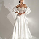 Атласное свадебное платье с жемчужным корсетом фото