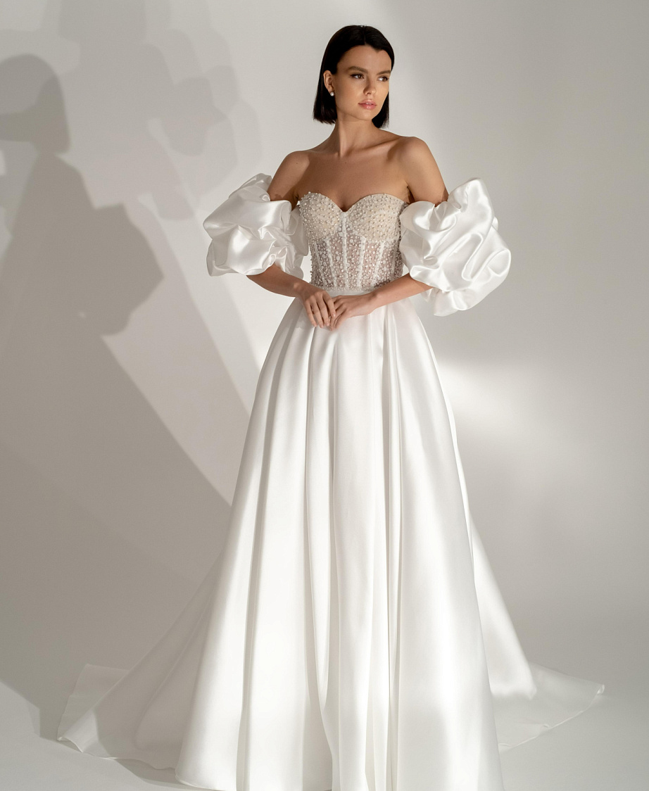 Атласное свадебное платье с жемчужным корсетом фото