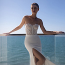 Свадебное платье с атласной юбкой и жемчужным корсетом фото