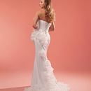 Свадебное платье расшитое объемными цветами фото