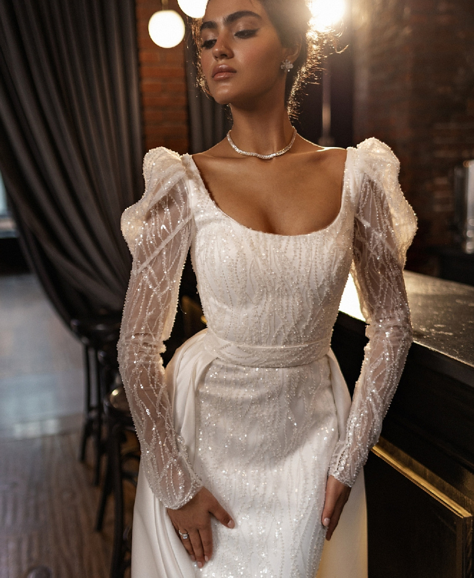 Роскошное свадебное платье со съемным шлейфом фото