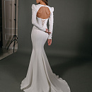 Стильное облагающее свадебное платье с рукавами фото