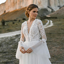 Свадебное платье бохо с расклешенными рукавами фото