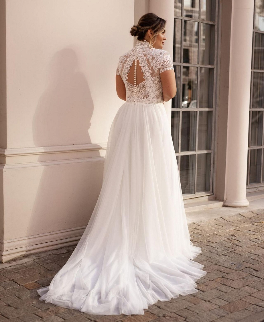 Стильное свадебное платье для полных фото