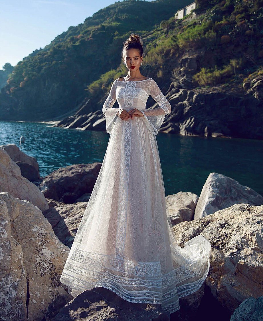 Свадебное платье в рустикальном стиле с рукавами фото