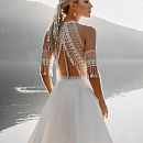 Оригинальное свадебное платья с атласной юбкой фото