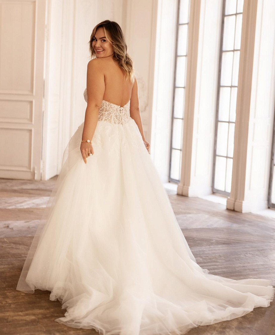 Свадебное платье бюстье большого размера