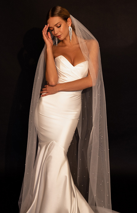 Свадебная фата с россыпью хрусталя фото