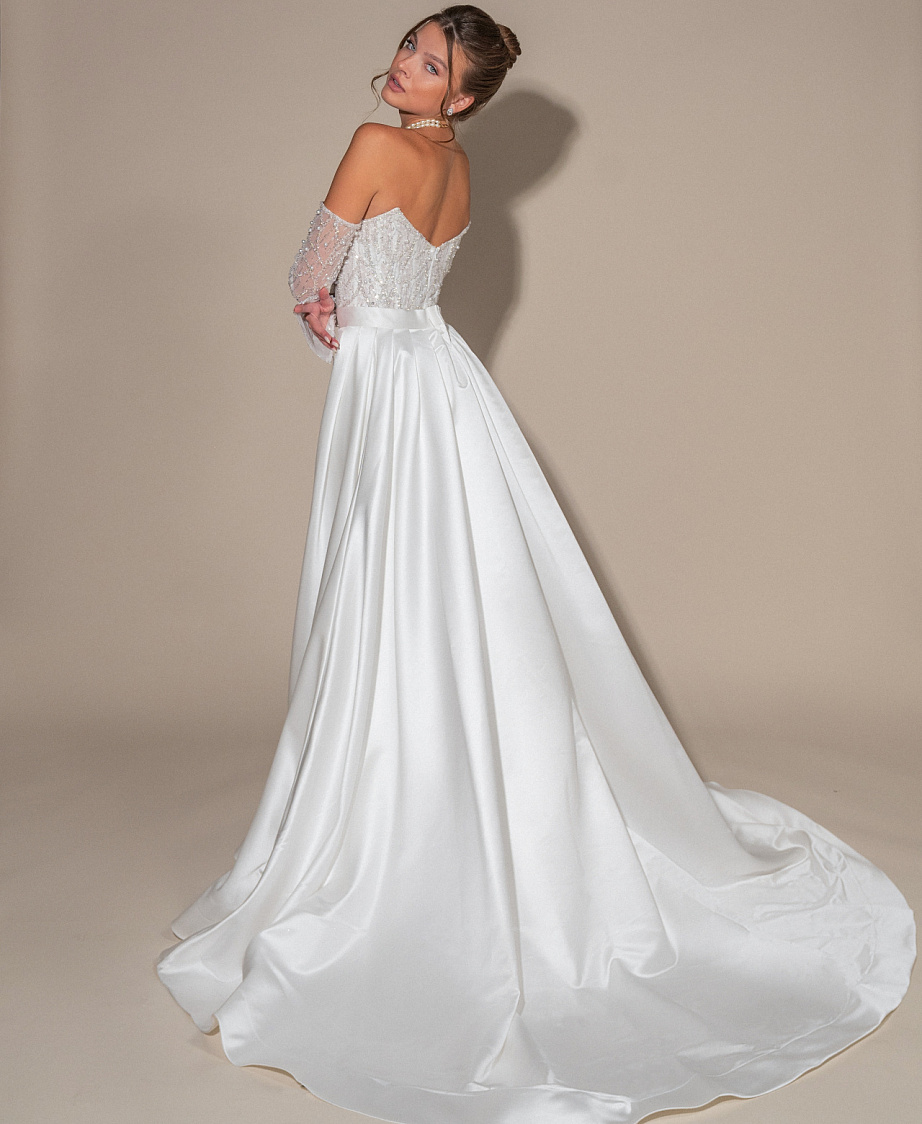 Стильное свадебное платье со съемным шлейфом фото