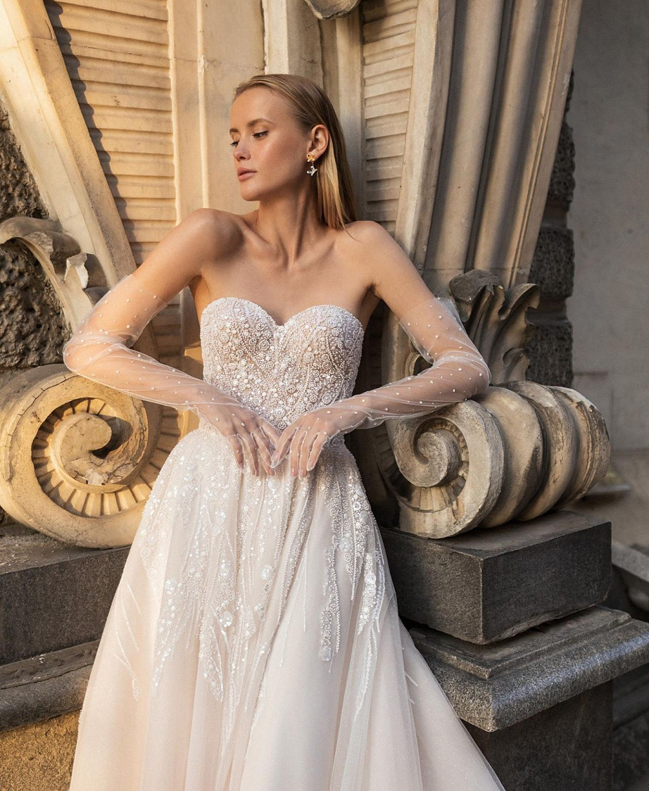 Сияющее свадебное платье А-силуэта фото