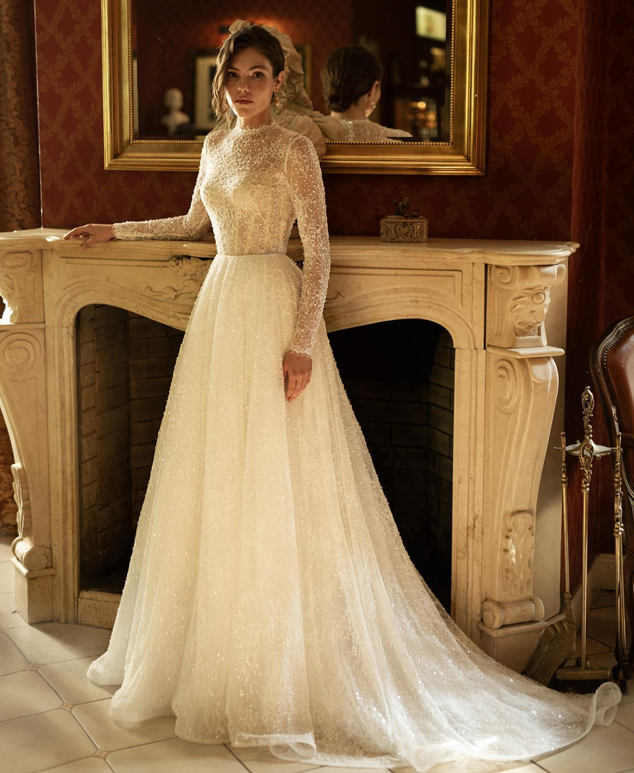 Закрытое кружевное свадебное платье фото