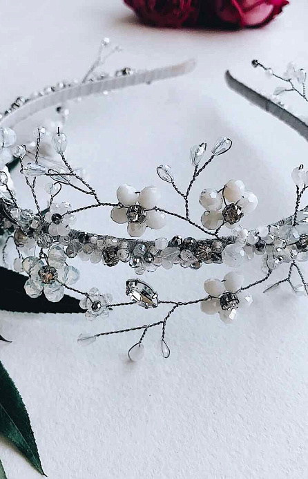 Ободок декорированный цветами фото