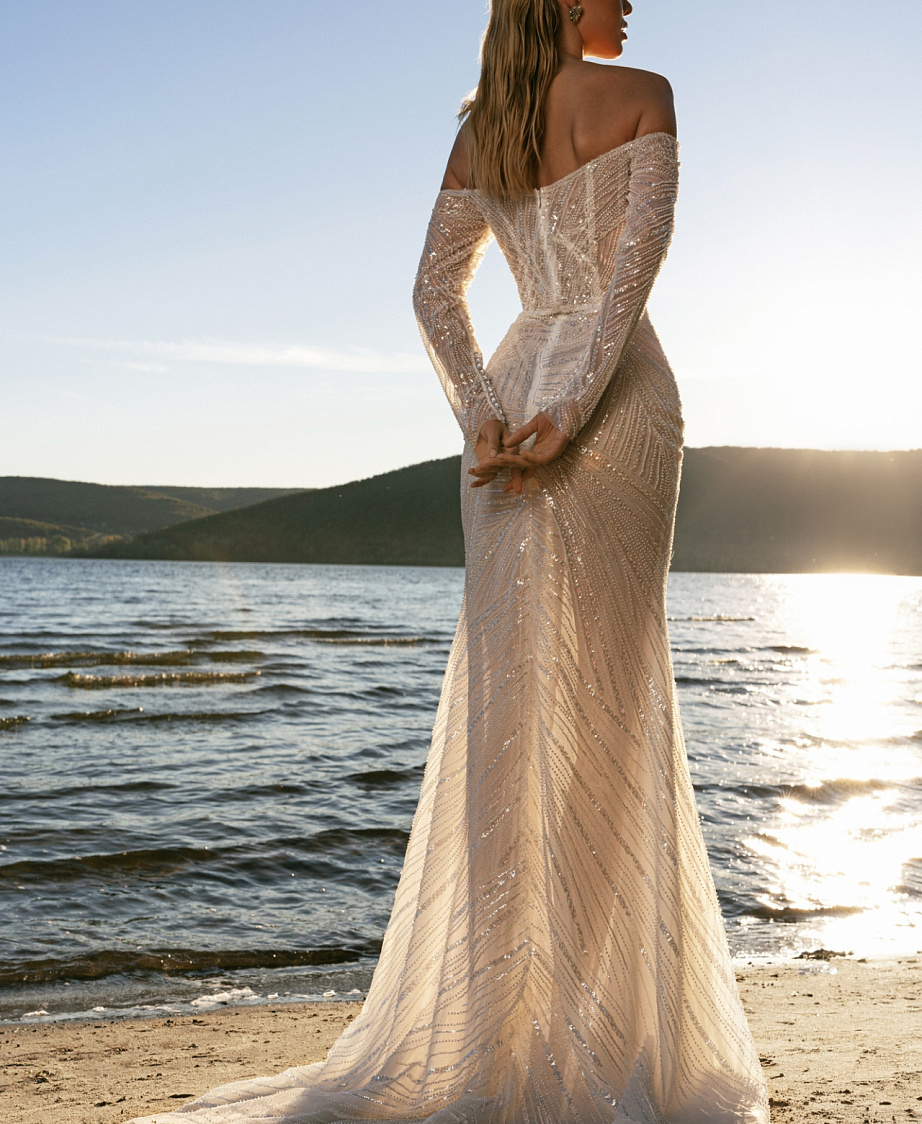 Свадебное платье русалка с рукавами и открытыми плечами фото