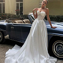 Свадебное платье с красивой драппировкой по чашкам фото